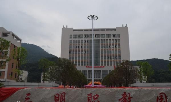 校園環(huán)境.jpg