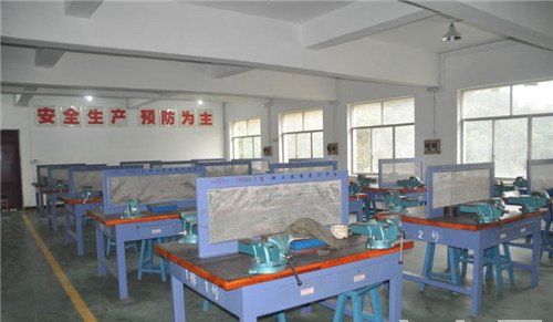 貴州省電子工業學校（貴州省國防科技工業學校）電子電工實訓室