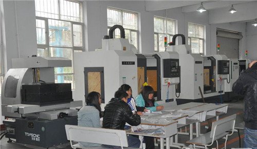 貴州省電子工業學校（貴州省國防科技工業學校）電子電工實訓室