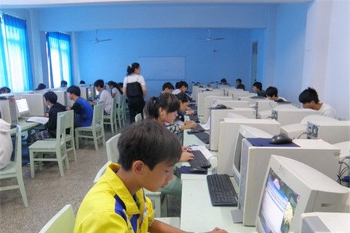 貴州省電子工業學校（貴州省國防科技工業學校）電子電工實訓室