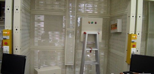 貴州省電子工業學校（貴州省國防科技工業學校）電子電工實訓室