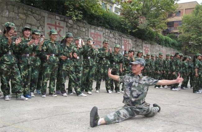 黔東南州國防學校武術表演