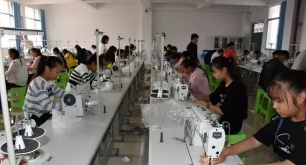 岑鞏縣中等職業技術學校放學