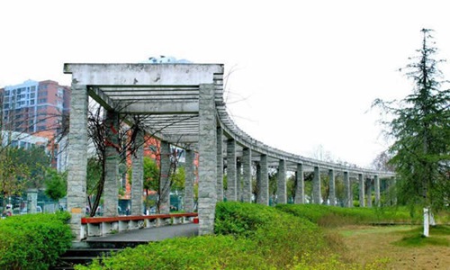 重慶應(yīng)用技術(shù)職業(yè)學(xué)院草地