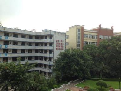 瀘州財經學校校園