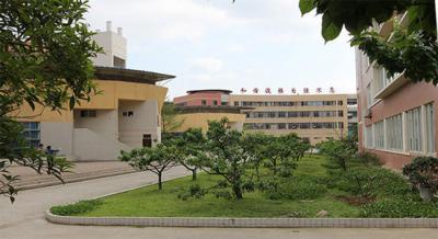 成都中醫藥大學附院針灸學校龍泉校區校園