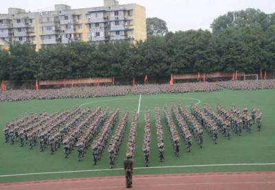 四川大學(xué)職業(yè)技術(shù)學(xué)院軍訓(xùn)匯演