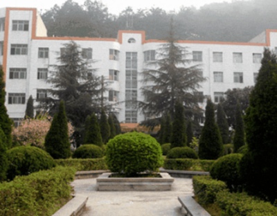 黔南民族醫學高等專科學校中專部圖片