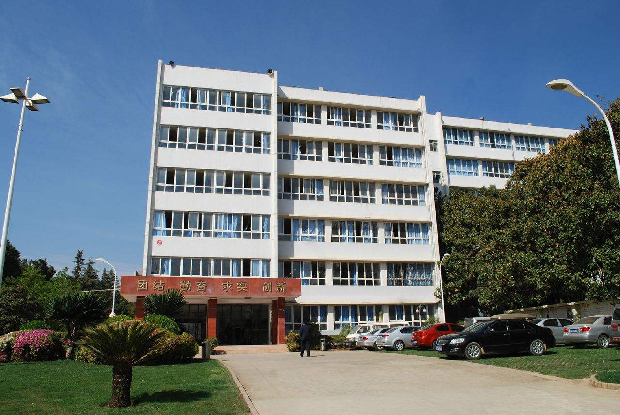 四川川化技工學校