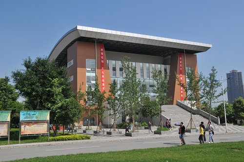 成都工業學院
