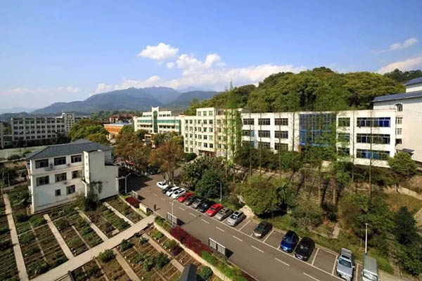 四川省食品藥品學校 四川省食品藥品學校